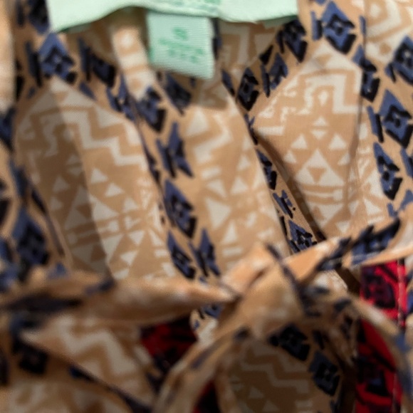 Beautiful Top - Picture 3 of 4